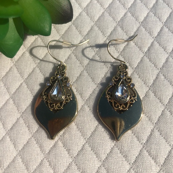 Beautiful vintage feel fun lightweight earrings ✨ - Picture 6 of 10